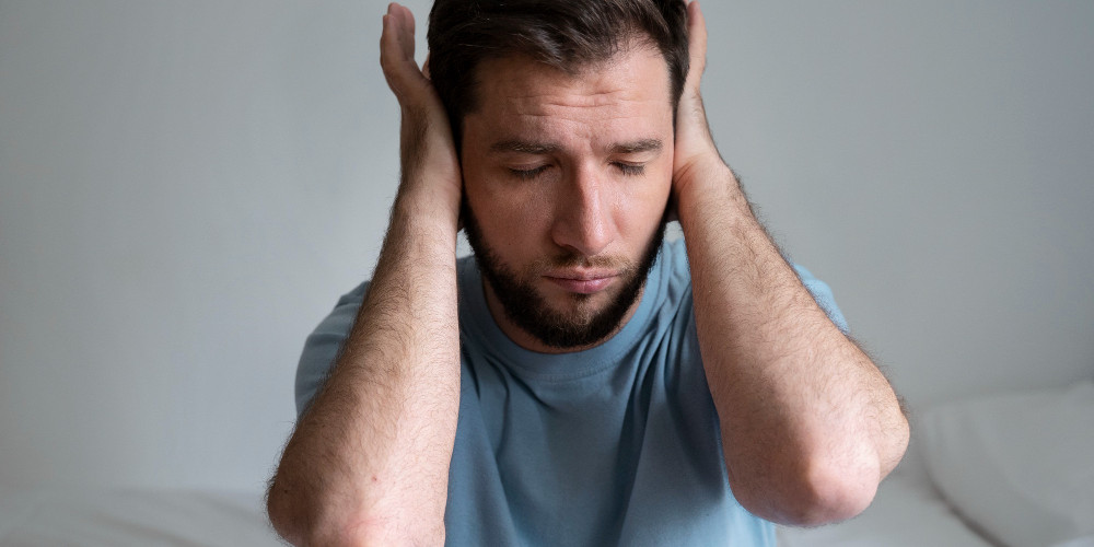 Una neuróloga desvela los tres hábitos que son gasolina para las migrañas
