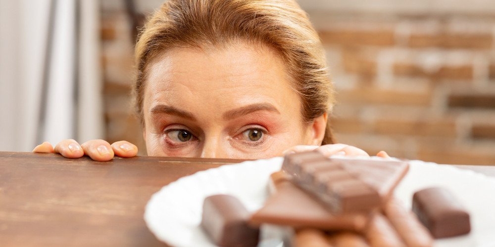 Dejar de comer dulce reduce a la mitad el riesgo de infarto
