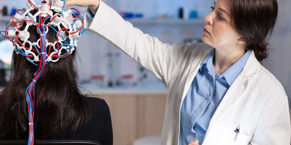 Qué es la estimulación cerebral y cómo ayuda a tratar la depresión, el dolor crónico y el ictus
