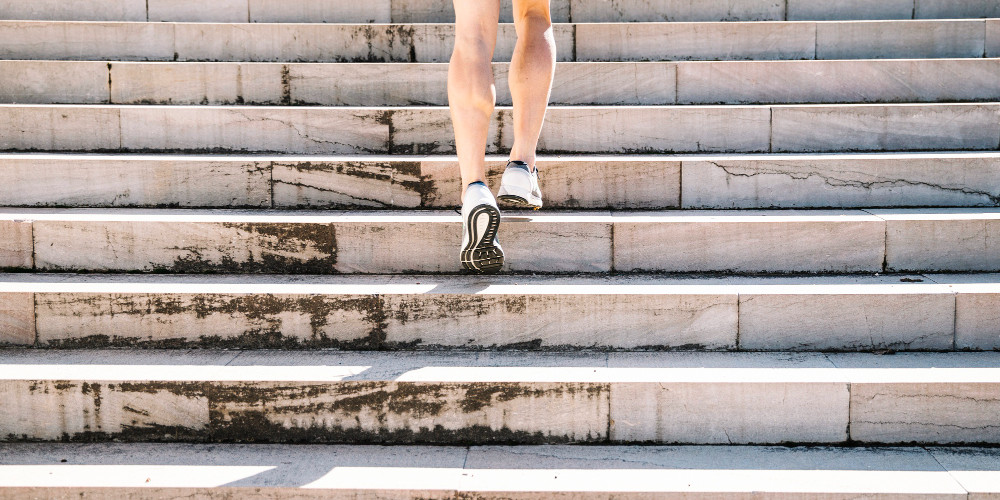 Correr para coger el autobús o subir rápidamente las escaleras reduce el riesgo de diabetes, artritis, infartos y demencia
